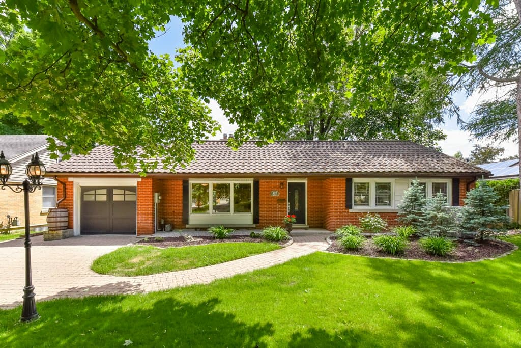 Charming brick ranch home in Waterloo Region - perfect for first-time buyers